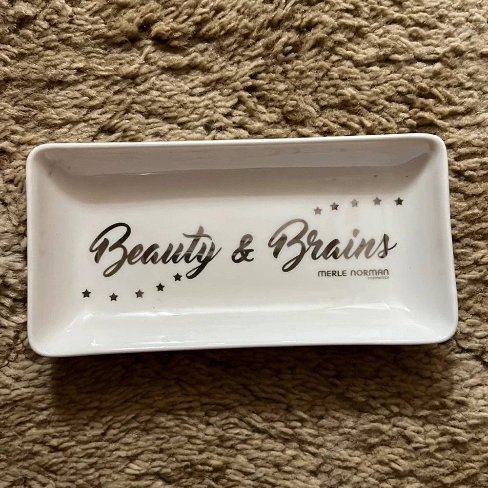 Beauty and Brains square vanity dish